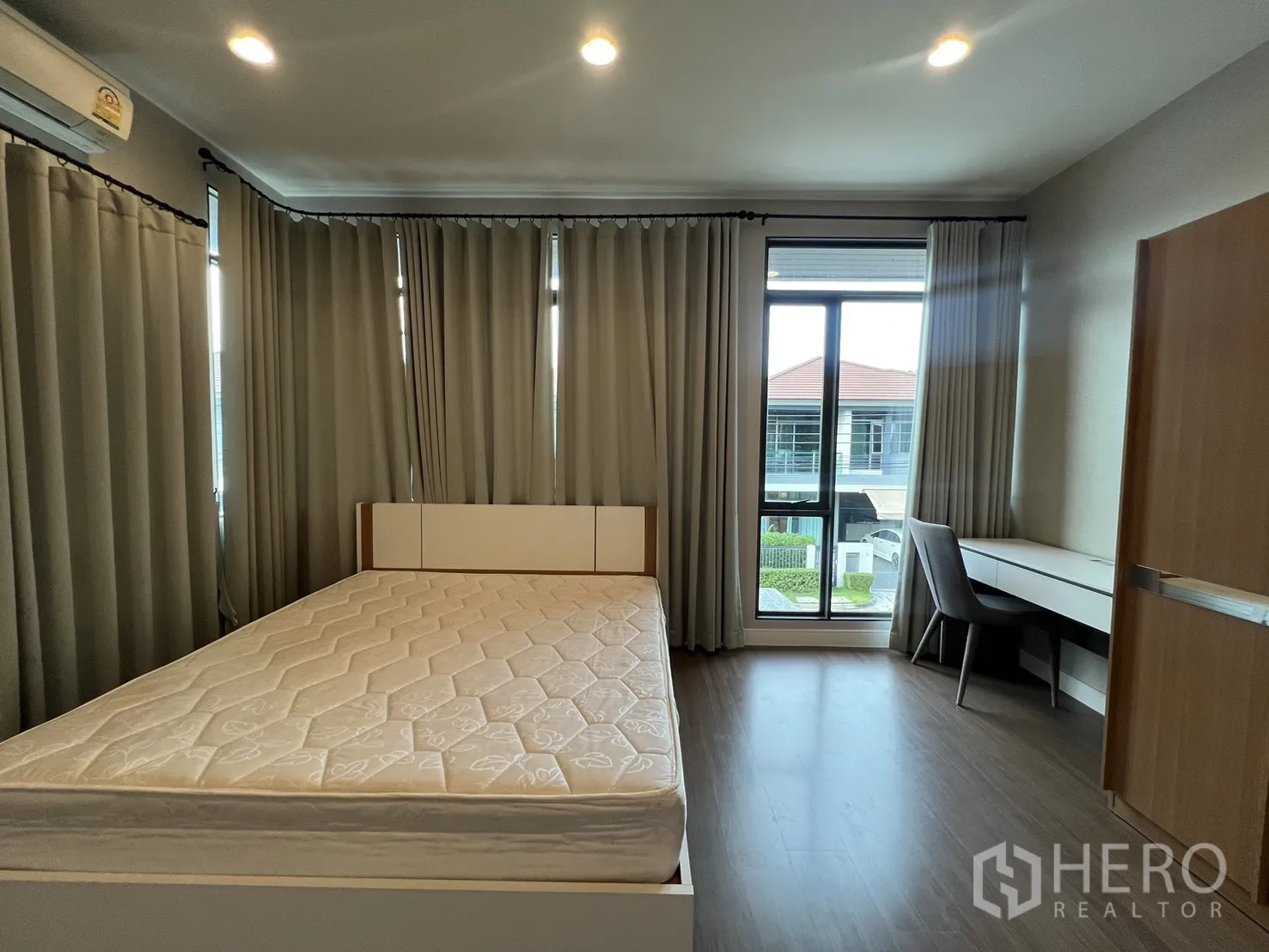 Detached House for rent in Bang Kapi, Bangkok - Second bedroom angle with tall window views.