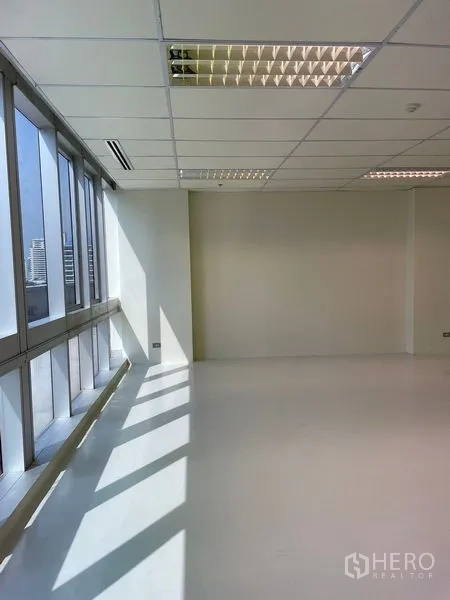 Office Space for rent in Watthana, Bangkok - Corner workspace with wide windows, abundant natural light, and skyline views.