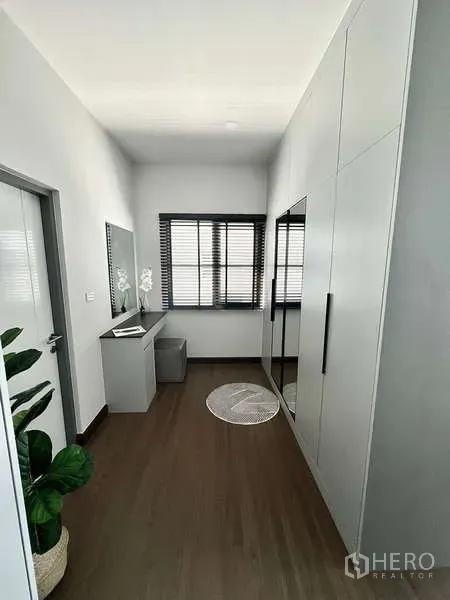 Detached House for rent in Bang Phli, Samut Prakan - Walk-in closet corridor with full-height wardrobes, vanity and window blinds.