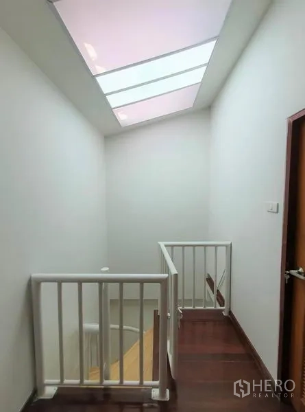 Townhouse for rent in Phaya Thai, Bangkok - Skylit stairwell with white railing bringing natural light into the home.