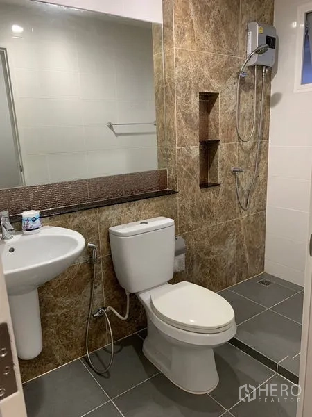 Detached House for sale in Prawet, Bangkok - Tiled bathroom with walk-in shower, niche shelves and handheld bidet.