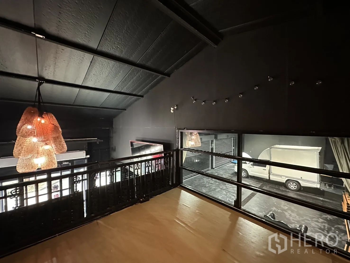 Warehouse for rent in Phra Khanong, Bangkok - Loft viewpoint with railing overlooking the workshop floor.