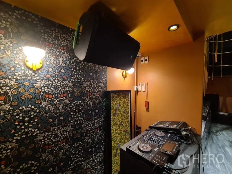 Retail Space for rent in Bang Rak, Bangkok - Compact DJ booth with decks, mounted speaker and decorative wallpaper.
