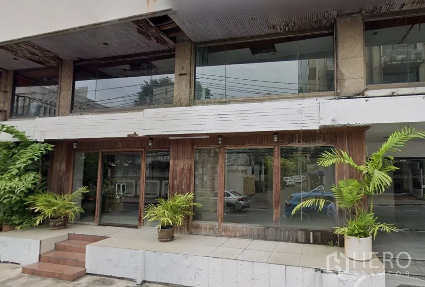 Retail Space for rent in Watthana, Bangkok - Ground-floor retail frontage featuring full-height glass windows, double doors, tiled entry and potted plants near Phrom Phong BTS.