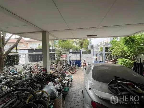 Detached House for sale in Suan Luang, Bangkok - Covered carport and driveway at the front of the house opening to a secure gate.
