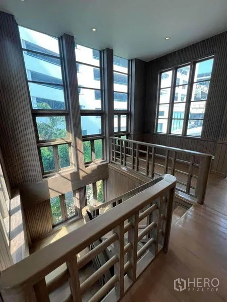 Retail Space for rent in Phaya Thai, Bangkok - Bright stair landing with grid balustrade and tall windows.
