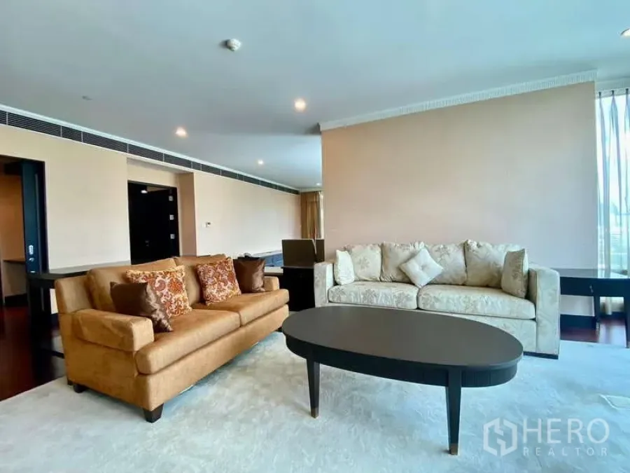 Featured image for For rent 4 Bedroom Condominium in The Park Chidlom in Lumphini, Pathum Wan, Bangkok BTS Phloen Chit
