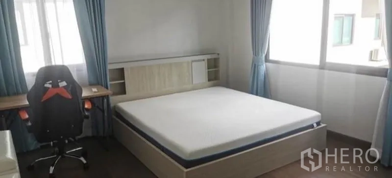 Detached House for rent - Sunlit bedroom with work desk and queen bed facing estate views.