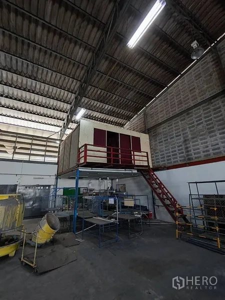 Warehouse for rent in Bang Phli, Samut Prakan - Raised mezzanine office with red stair access inside the warehouse.