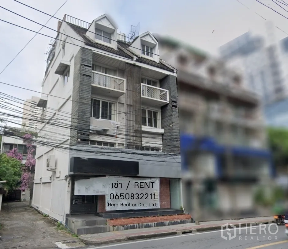 Retail Space for rent in Watthana, Bangkok - Street view of a multi-storey shophouse-style building with rental signage