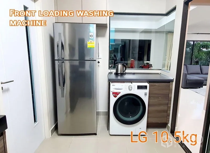 Detached House for rent in Bang Phli, Samut Prakan - Laundry corner with refrigerator and front-loading washing machine beneath a counter