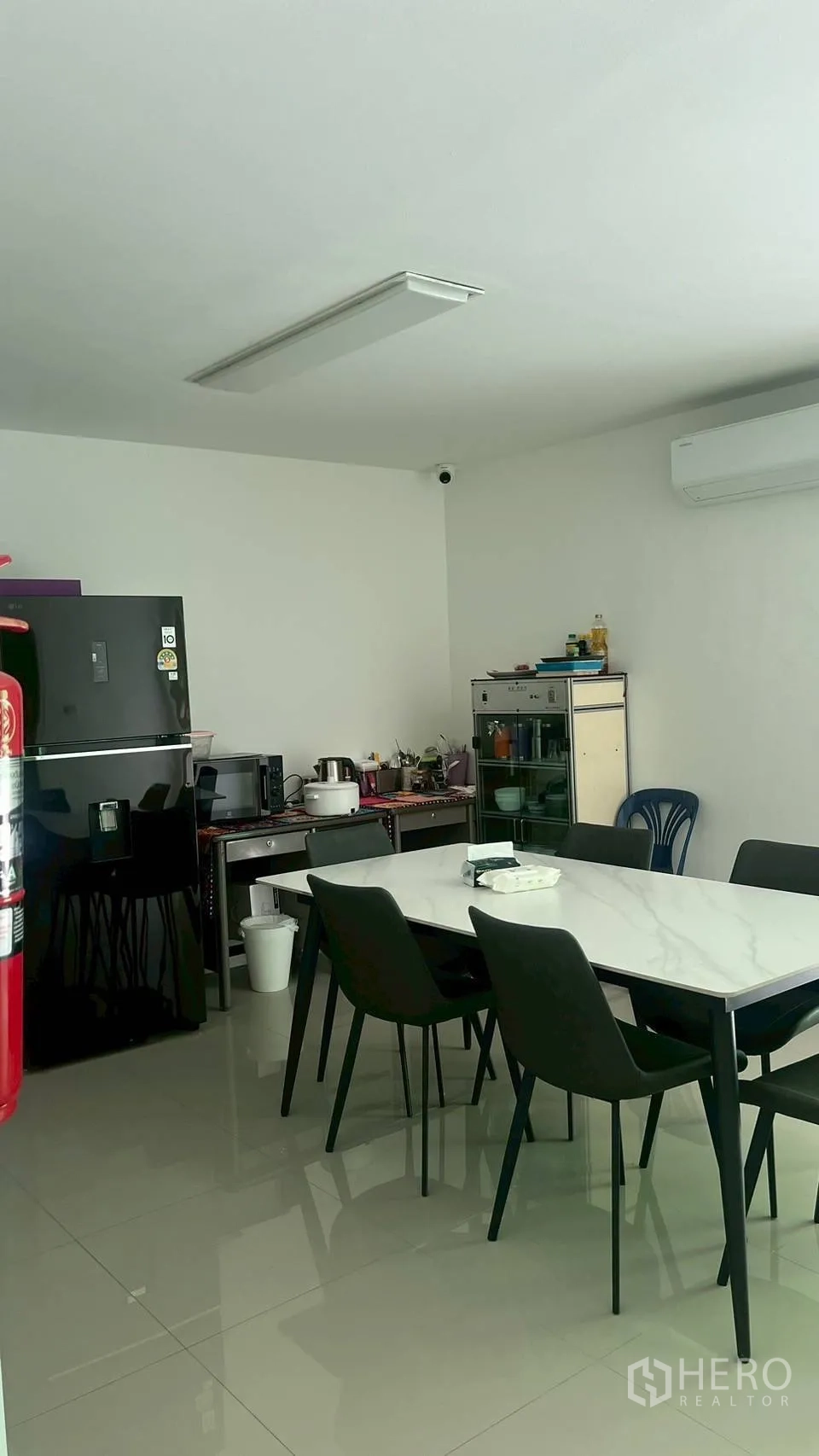 Home Office for rent in Wang Thonglang, Bangkok - Pantry with dining table, black refrigerator and countertop appliances.