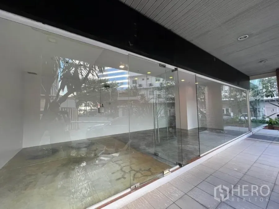 Featured image for For rent Retail Space 35 sqm in Khlong Toei Nuea, Watthana, Bangkok BTS Asok