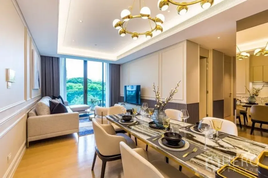 Condominium for rent in Pathum Wan, Bangkok - Dining area set for six with marble-top table, chandeliers, and balcony outlook.