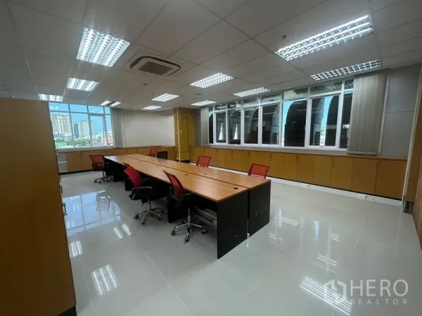 Office Space for rent in Suan Luang, Bangkok - Bright open-plan office with long collaborative table, city views and built-in cabinets in Suan Luang Bangkok