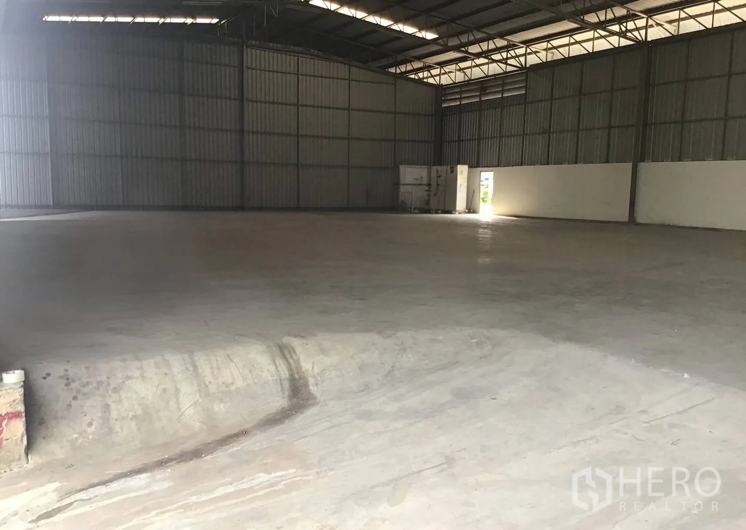 Warehouse for rent in Lat Krabang, Bangkok - Warehouse interior showing a loading bay ramp and large open storage floor.