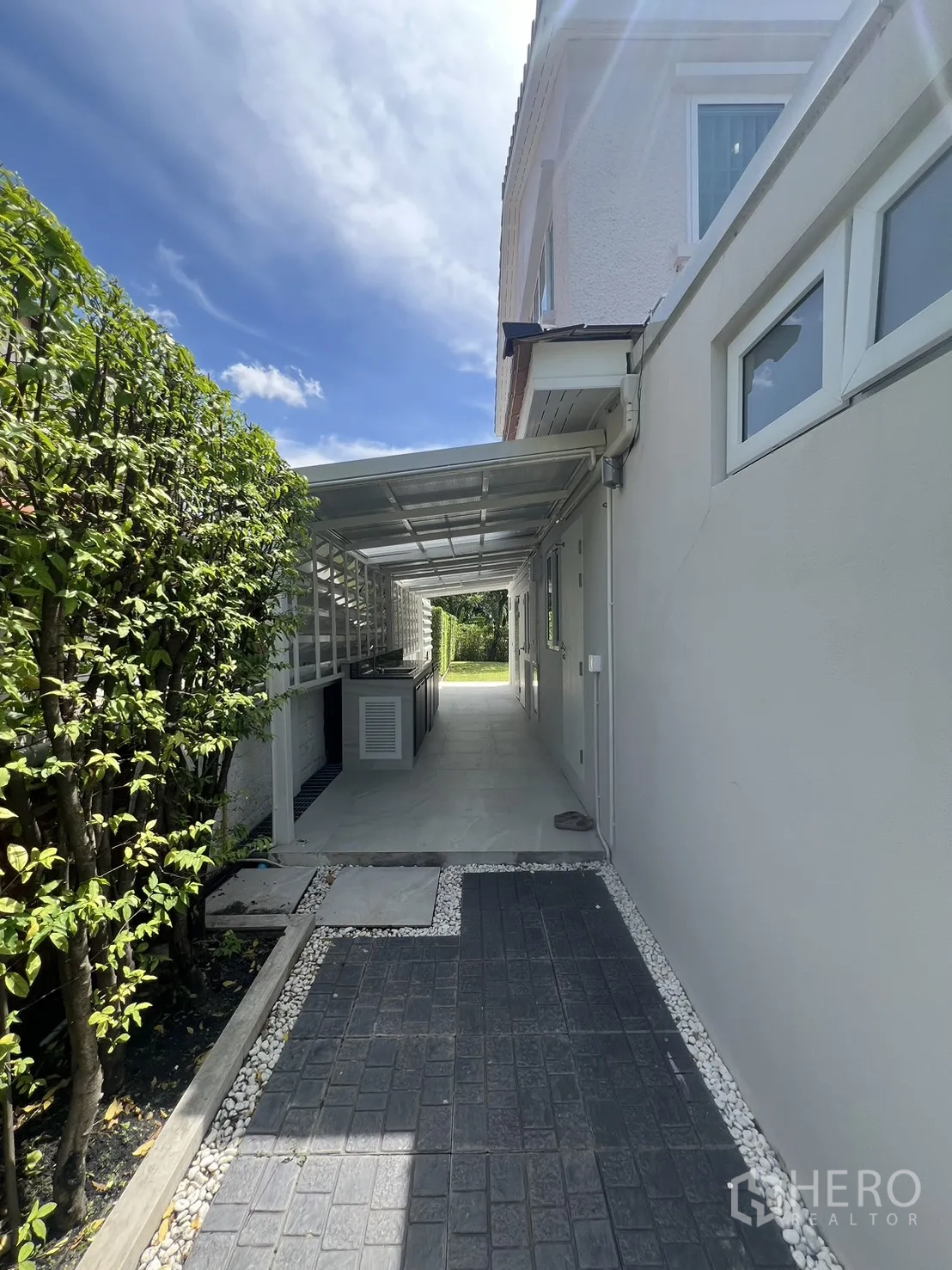 Detached House for rent in Mueang Samut Prakan, Samut Prakan - Ground floor plan showing living, dining, kitchens and garden.