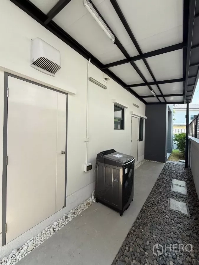 Detached House for rent in Bang Phli, Samut Prakan - Covered service corridor with laundry area and storage rooms.