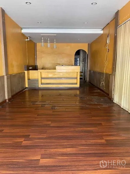Retail Space for rent in Sathon, Bangkok - Ground-floor retail hall with wood floors, recessed lights and a front counter.