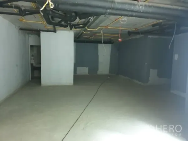 Retail Space for rent in Watthana, Bangkok - Open-plan retail space showing columns and exposed pipes ready for fit-out.