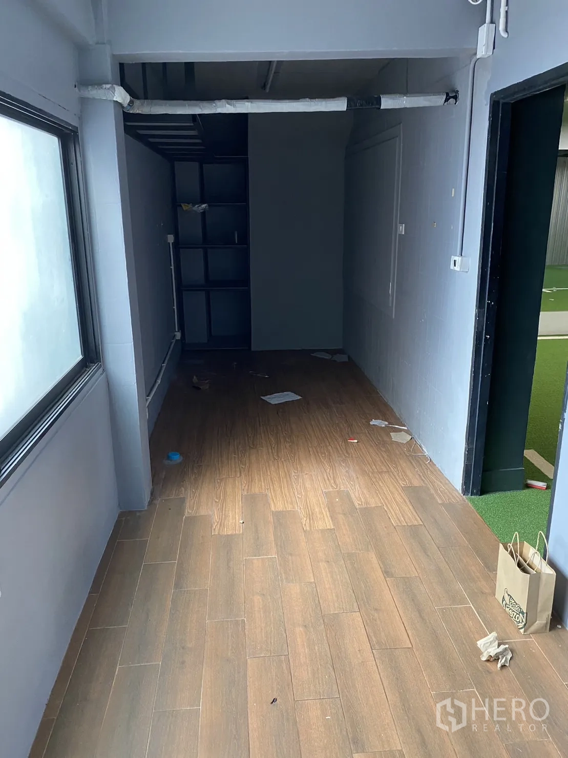 Retail Space for rent in Phaya Thai, Bangkok - Narrow office or storage room with wood-look flooring, shelving and a window facing the exterior.