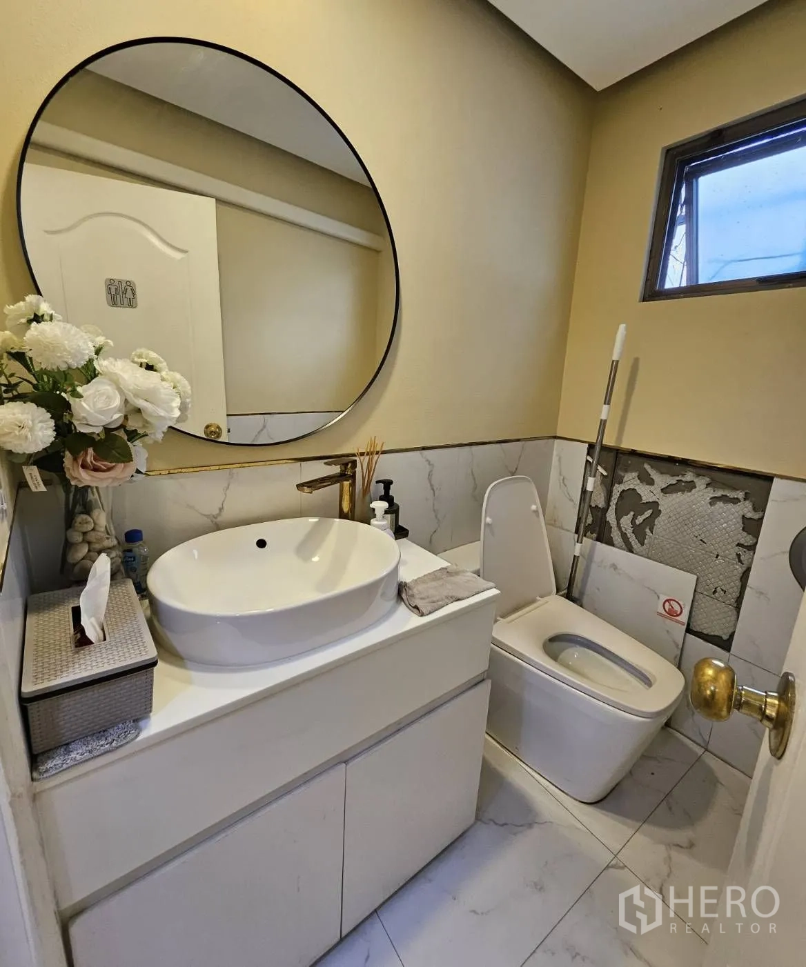 Retail Space for rent in Watthana, Bangkok - Modern restroom with round mirror, vanity sink and toilet.