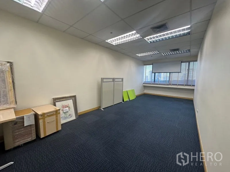 Office Space for rent in Bang Na, Bangkok - Long meeting or training room with window, carpet flooring and ceiling lighting.