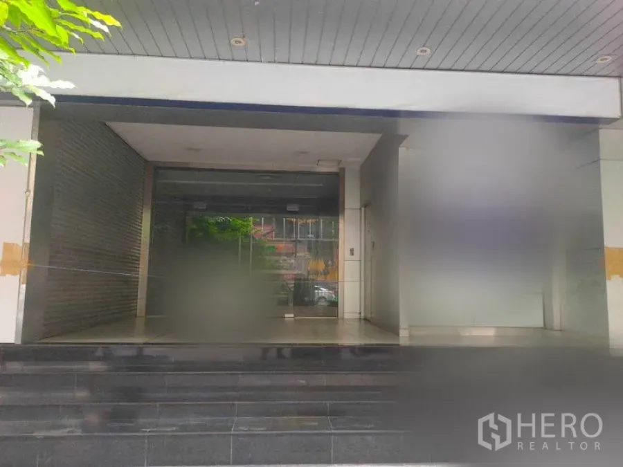 Retail Space for rent in Bang Rak, Bangkok - Street-level retail entrance with wide glass doors, recessed entry and a covered awning in Bang Rak, Bangkok.