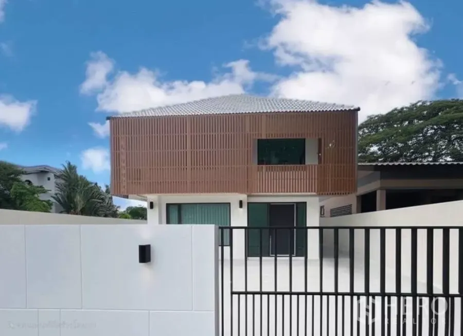 Detached House for sale in Prawet, Bangkok - Modern two-storey detached house with wood slat facade and gated driveway in Prawet, Bangkok.