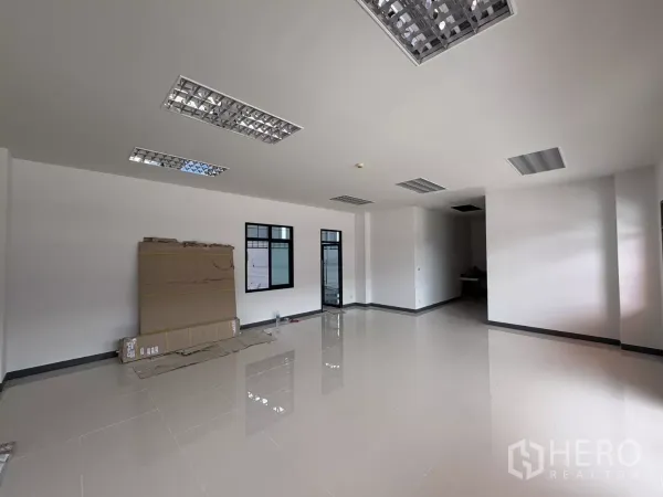 Factory for rent in Bang Pakong, Chachoengsao - Open-plan office space with large windows and glossy tiles ready for fit-out.