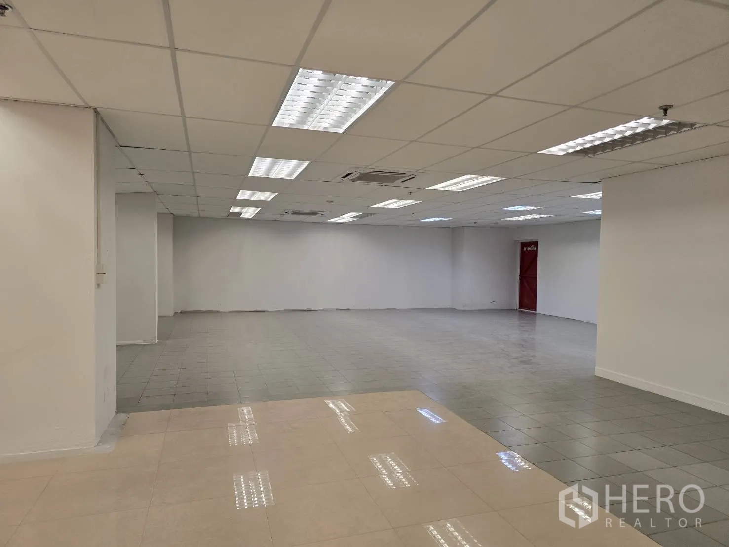 Retail Space for rent in Watthana, Bangkok - Expansive flexible space with mixed tile flooring and fluorescent lighting.