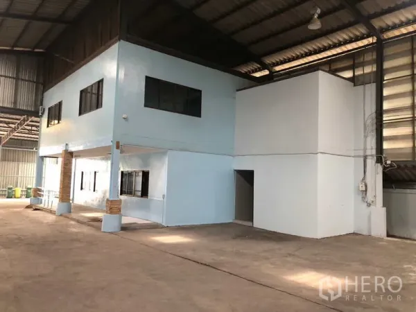 Warehouse for rent in Sai Noi, Nonthaburi - Two-storey internal office block inside the warehouse with windows and service rooms.
