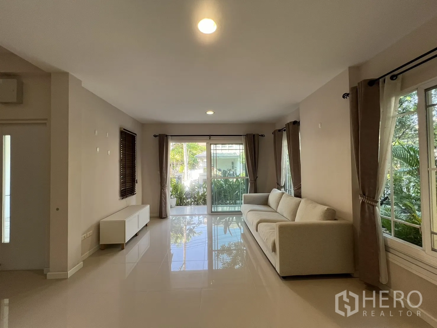 Property Image #26 for property HRE00542