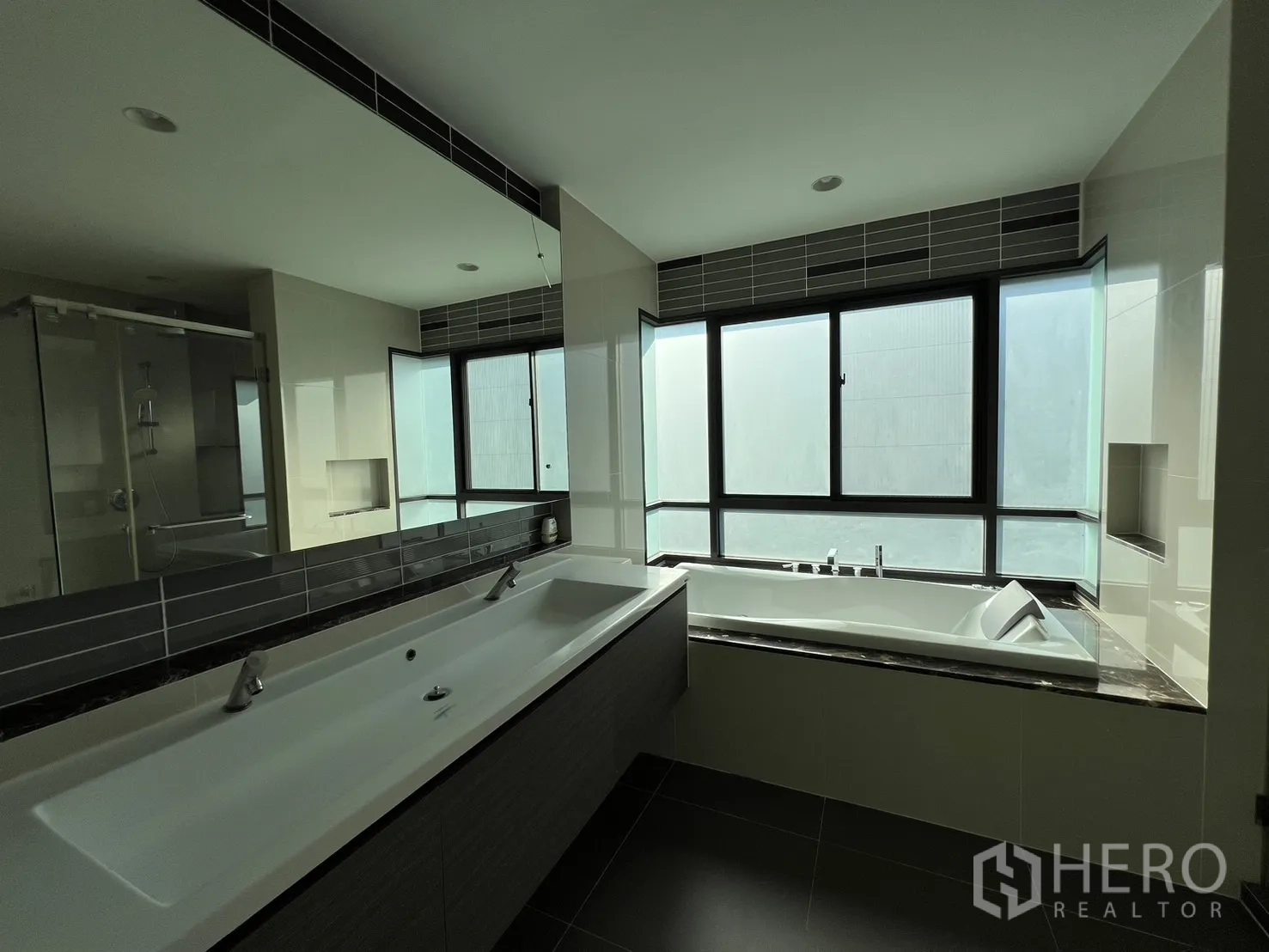 Detached House for rent or sale in Bang Kapi, Bangkok - Master bathroom with oversized bathtub and wide windows for natural light.