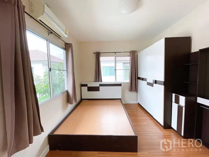 Detached House for rent in Bang Na, Bangkok - Second bedroom with air conditioner, large windows and fitted wardrobes.