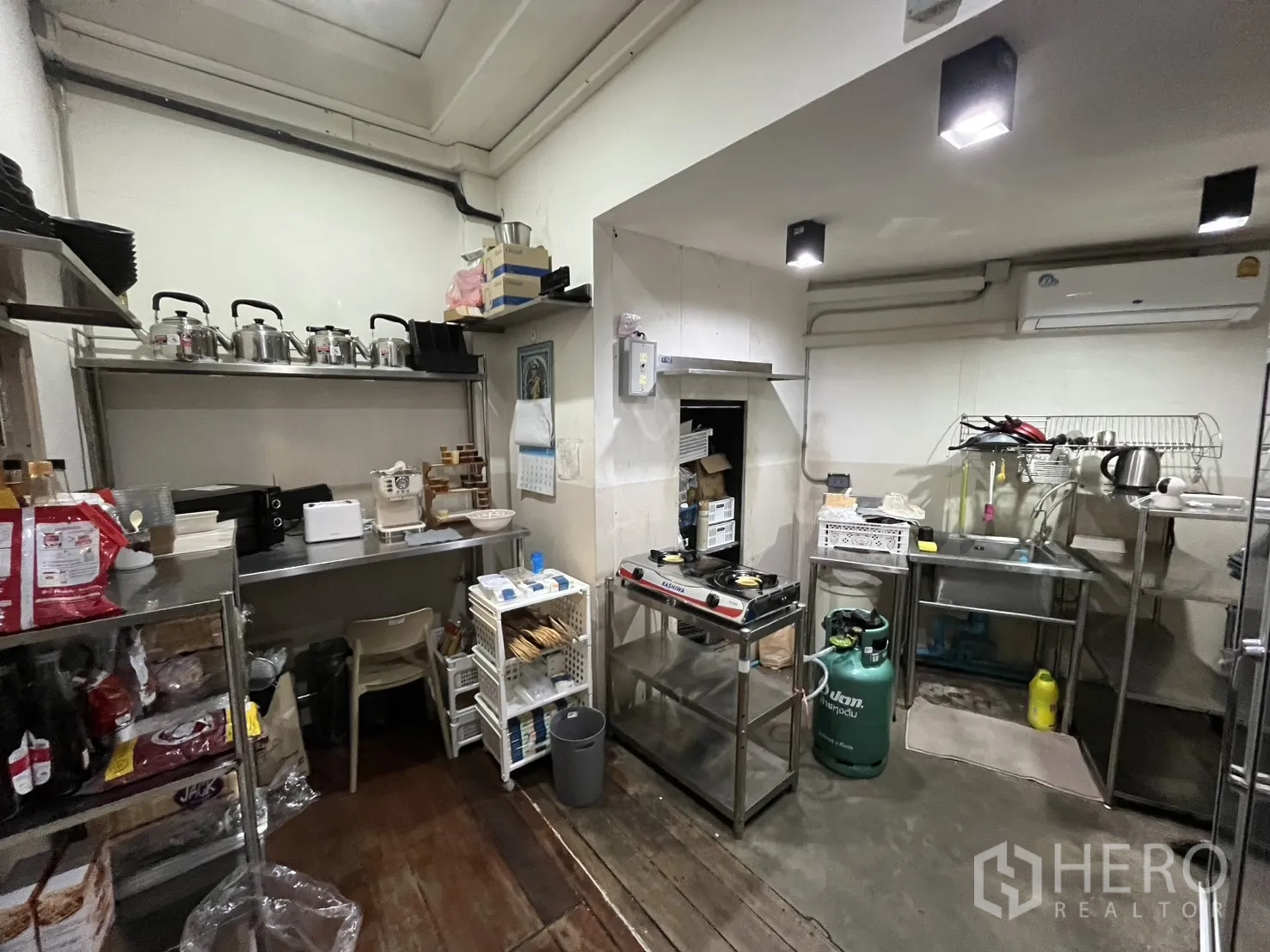 Property Image #11 for property HRE00029
