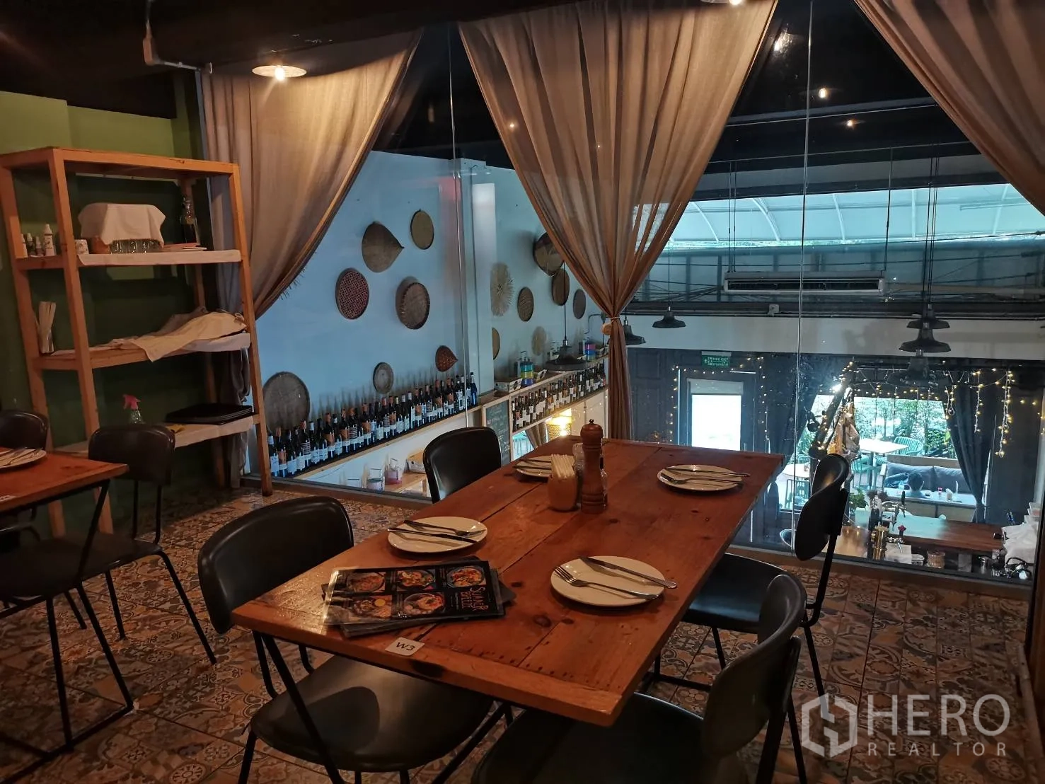Retail Space for rent in Watthana, Bangkok - Mezzanine private dining area with curtains overlooking the main floor.