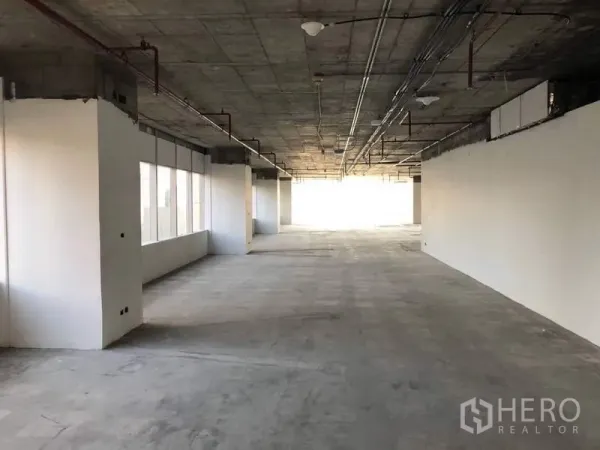 Office Space for rent in Bang Na, Bangkok - Long floor plate office with exposed MEP lines and concrete flooring.