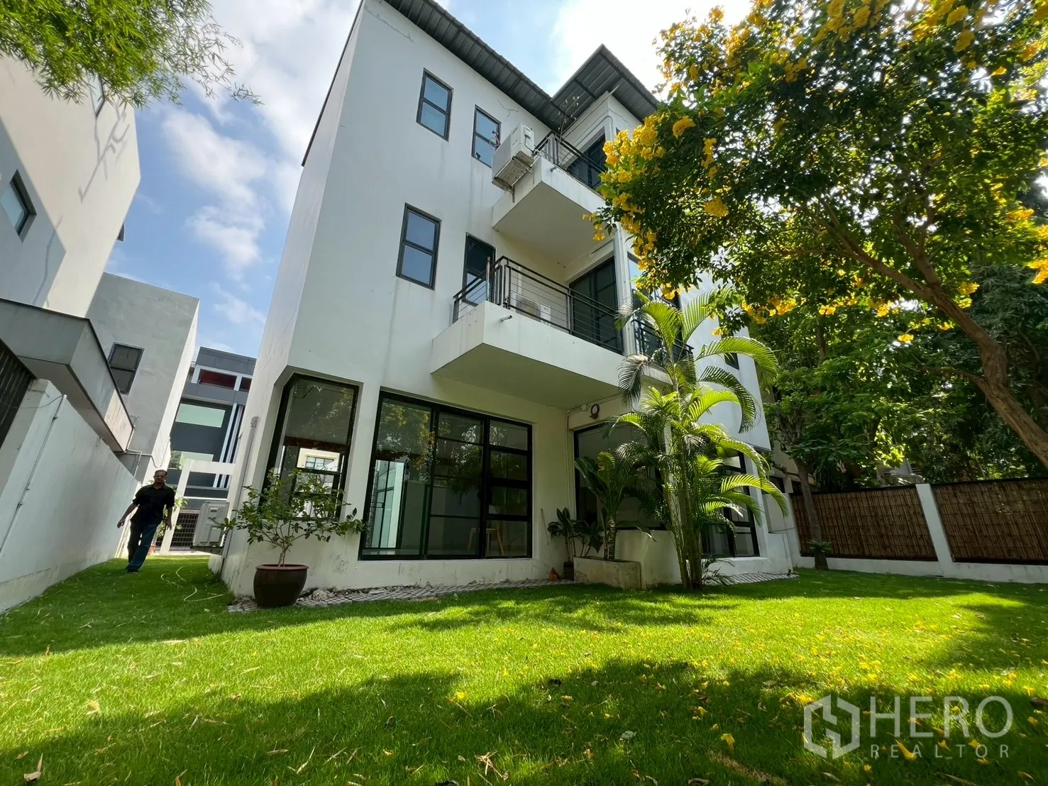 Property Image #20 for property HRE00464