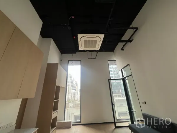 Retail Space for rent - High-ceiling showroom with tall windows, cassette air-conditioning, glass door and built-in wood cabinetry.