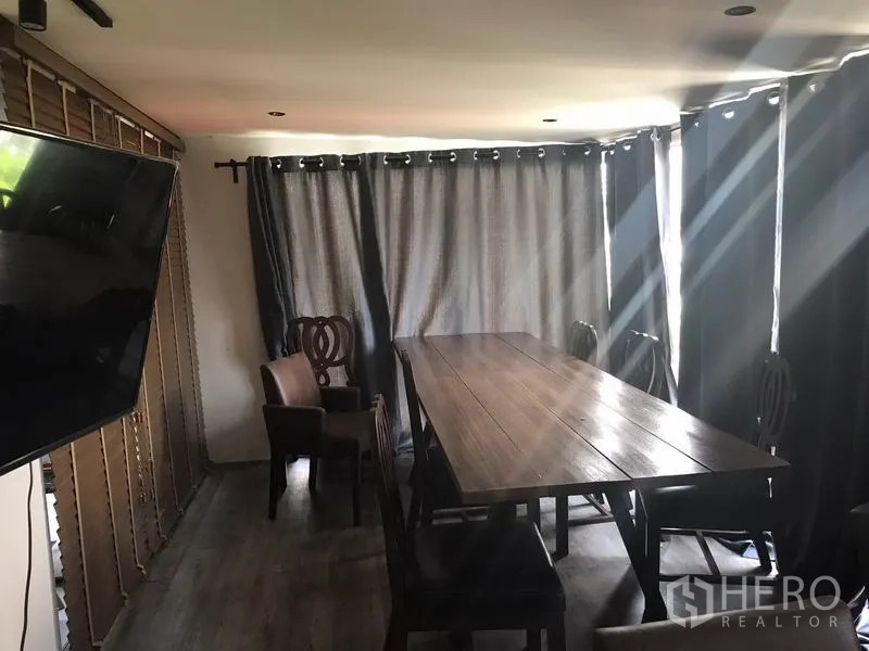 Retail Space for rent in Watthana, Bangkok - Private meeting or dining room with a long wooden table, chairs and curtains.