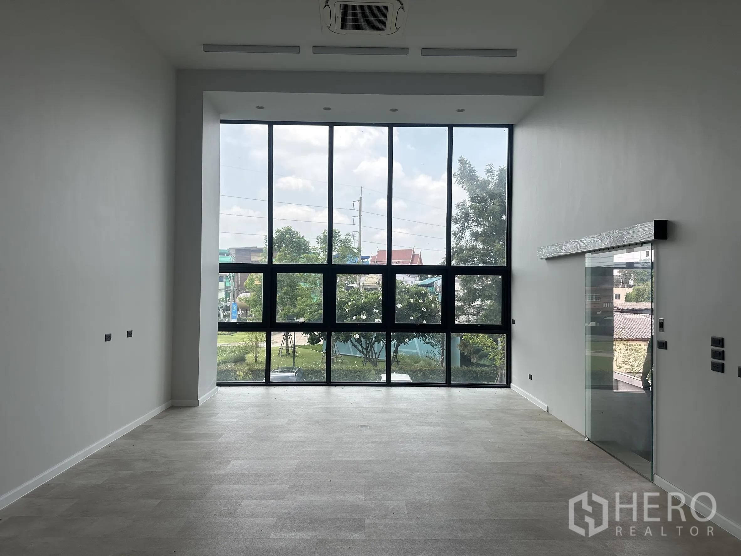 Property Image #8 for property HRE00649