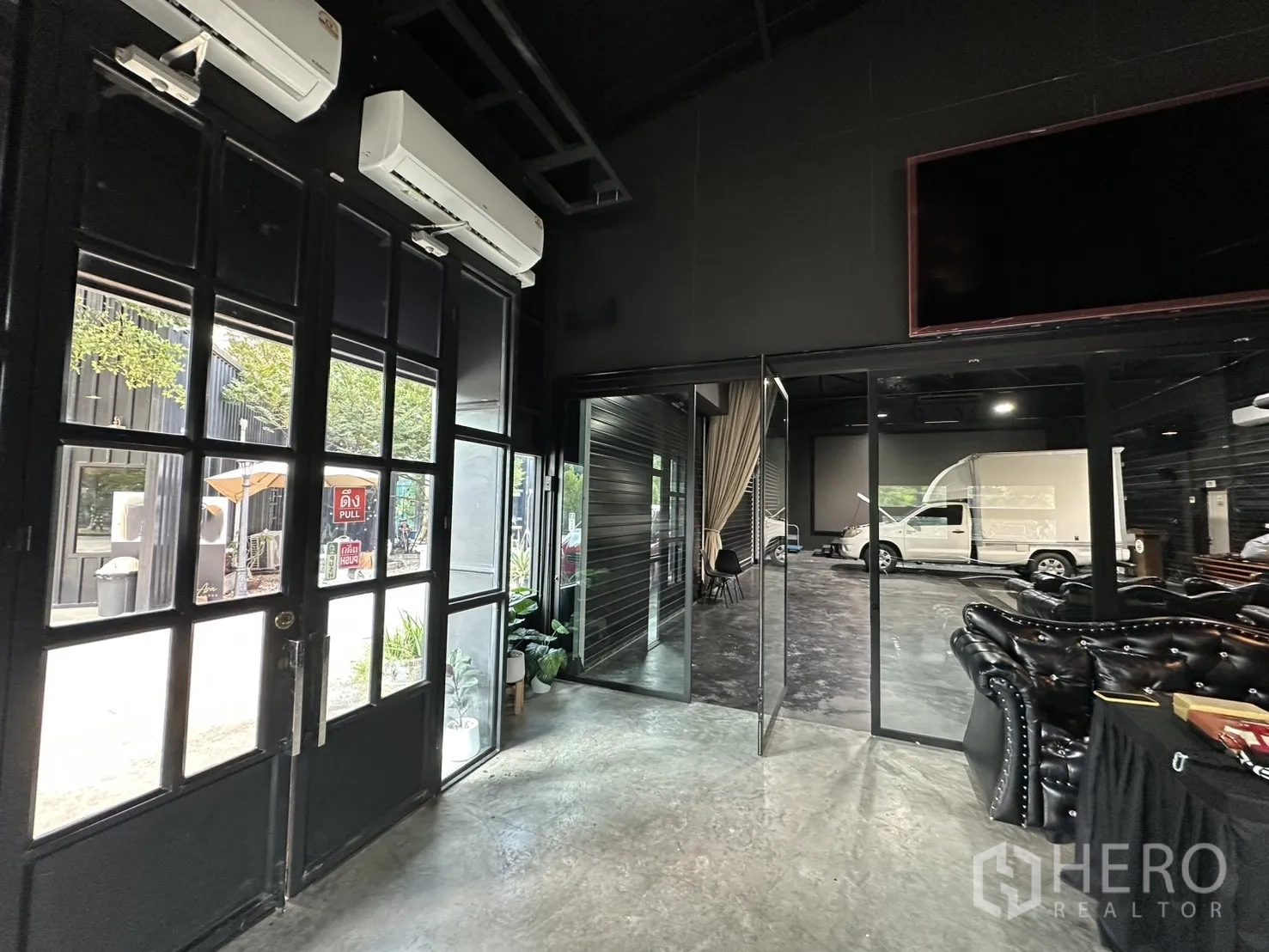 Warehouse for rent in Phra Khanong, Bangkok - Entrance lobby with double doors and a view into the main warehouse.