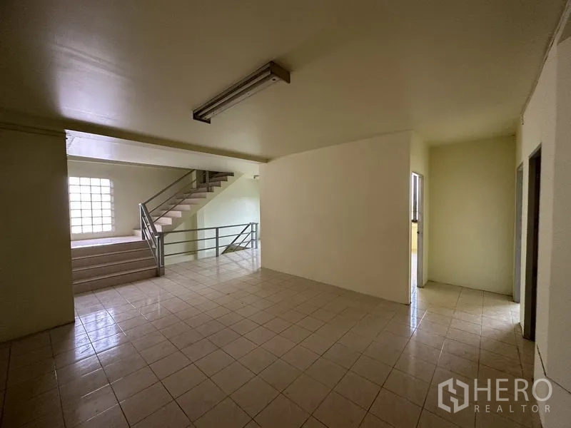 Factory for rent in Bang Bua Thong, Nonthaburi - Tiled office landing with stairwell and internal doors.