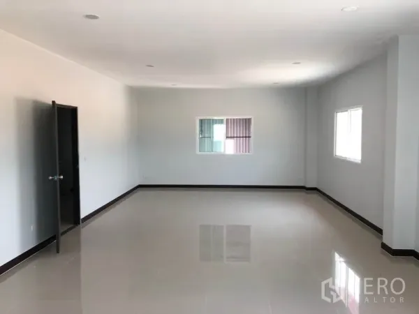 Factory for rent or sale in Bang Len, Nakhon Pathom - Spacious empty office room with glossy tiles, windows and recessed ceiling lights.