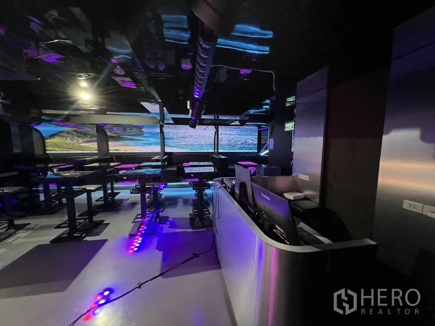 Retail Space for rent in Watthana, Bangkok - Reception counter facing the seating area and panoramic LED screen.