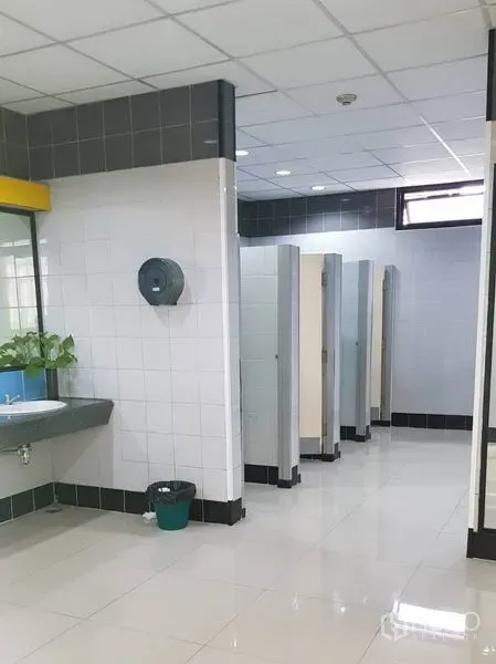 Office Space for rent in Huai Khwang, Bangkok - Shared restroom with multiple toilet stalls and a washbasin area