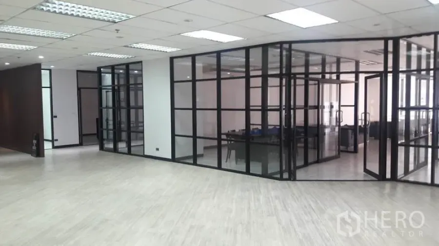 Featured image for For rent Office Space 440 sqm in Huai Khwang, Huai Khwang, Bangkok