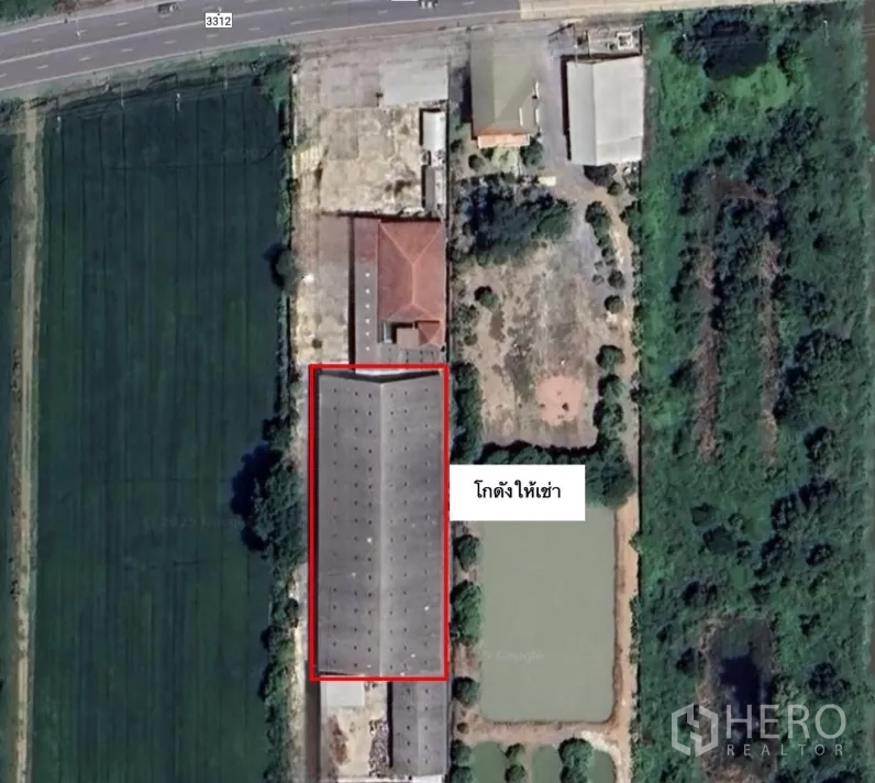 Warehouse for rent in Lam Luk Ka, Pathum Thani - Aerial view with a red boundary outlining the warehouse plot along a main road.