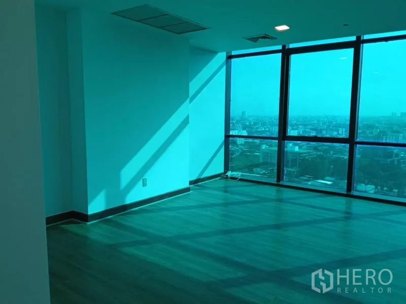 Office Space for rent in Huai Khwang, Bangkok - Corner office with floor-to-ceiling tinted windows, wood flooring, and panoramic Bangkok city views.
